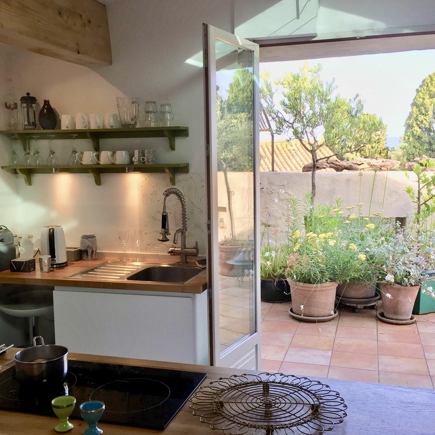 Bright self-contained apartment for digital nomads in southern France